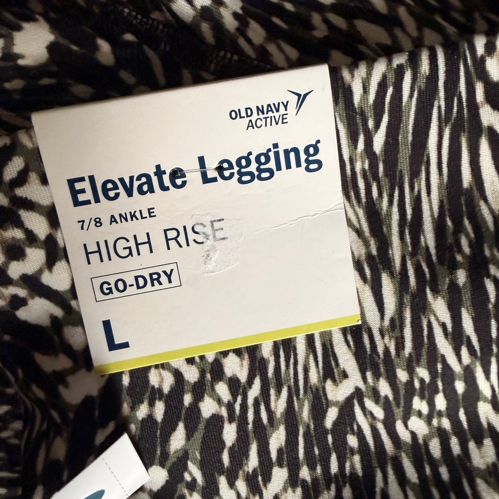 Old Navy Black and White Patterned Leggings - Picture 3 of 5